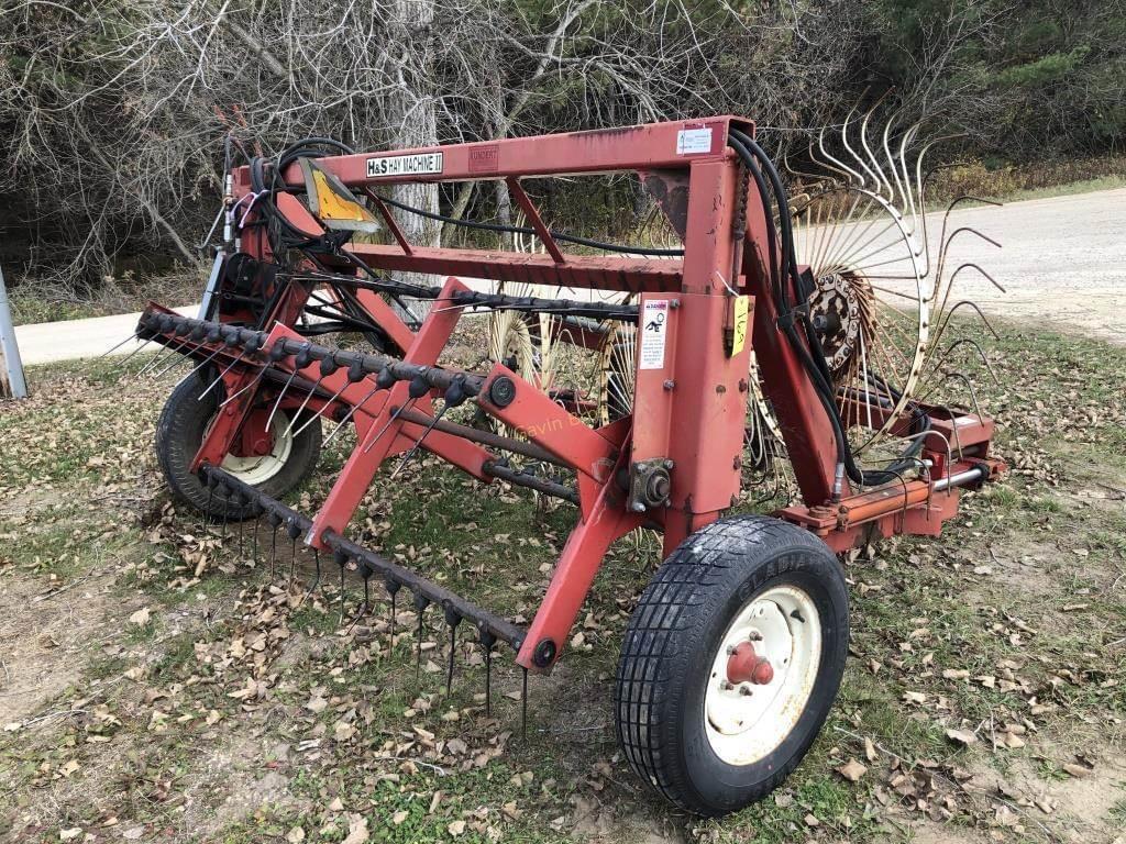 Tractor Zoom H&S Hay Machine II