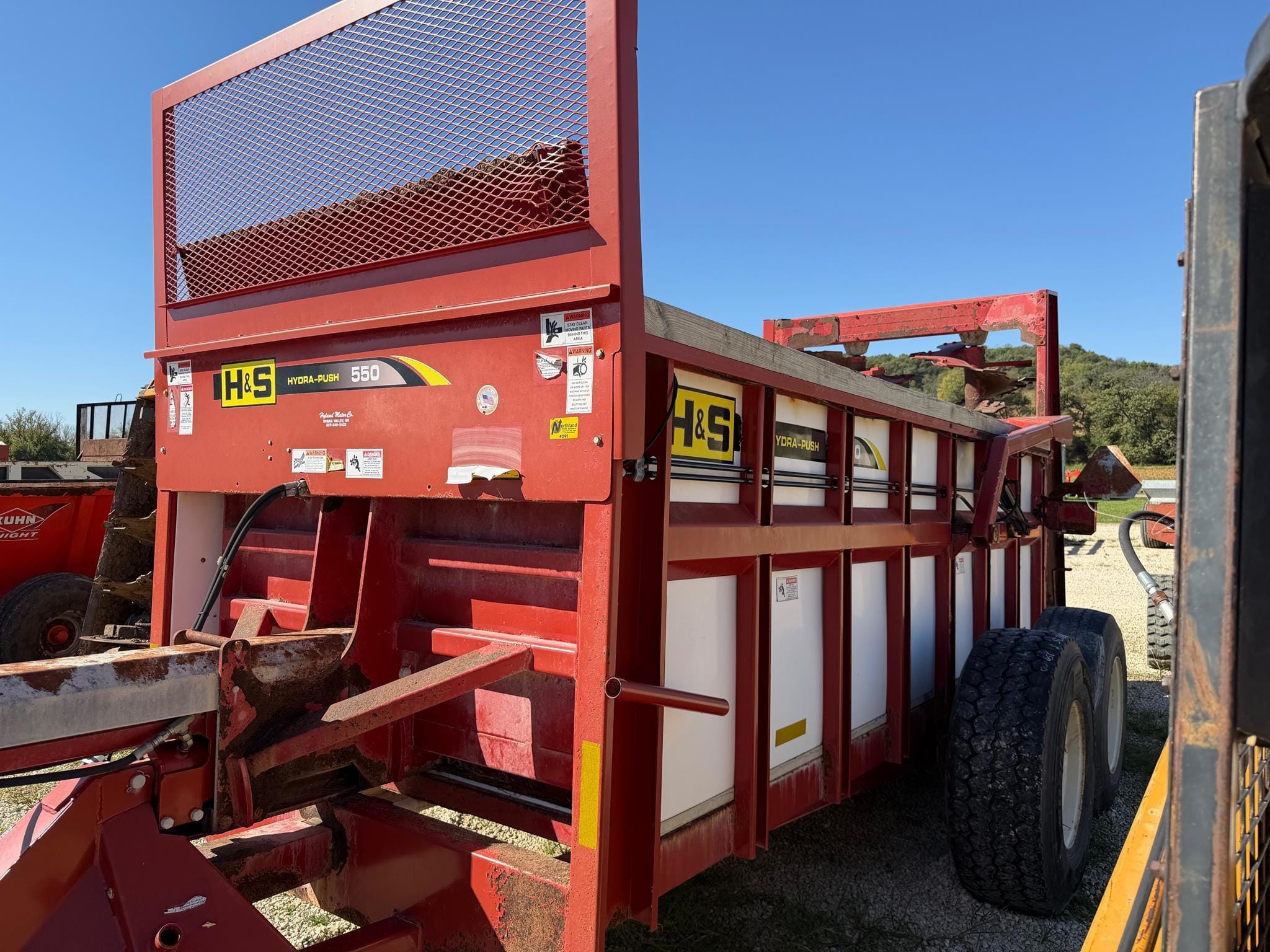 H&S 550 Equipment Image0