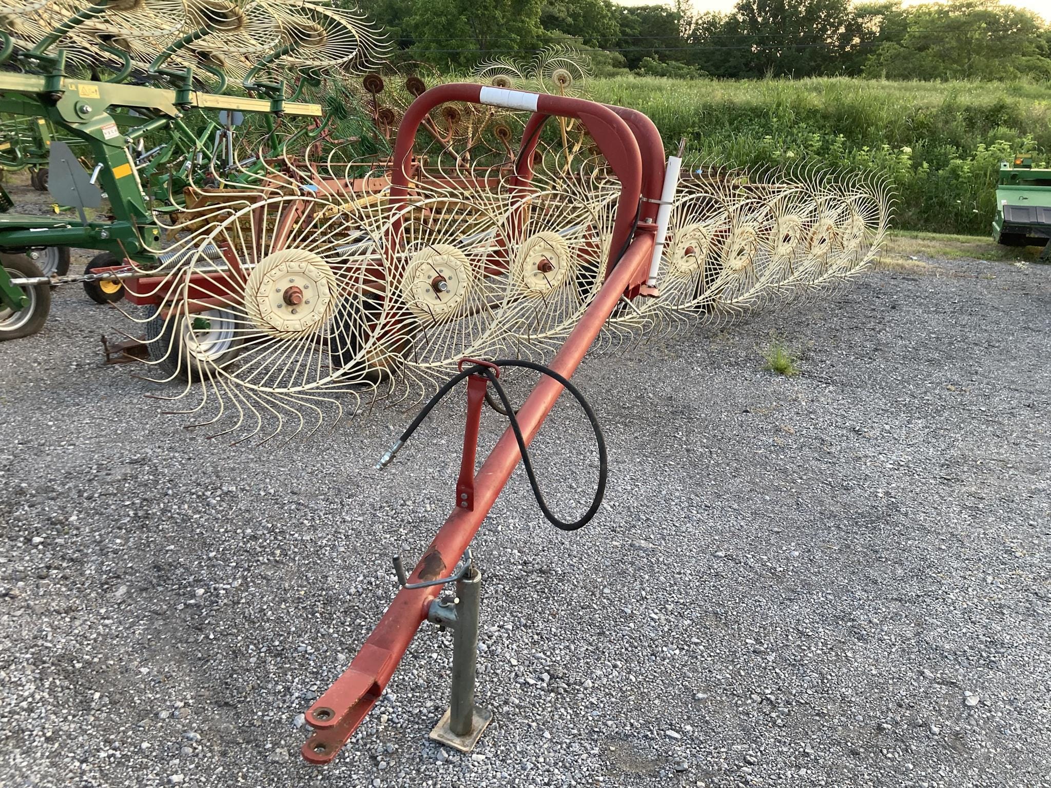 H&S TR9 Equipment Image0