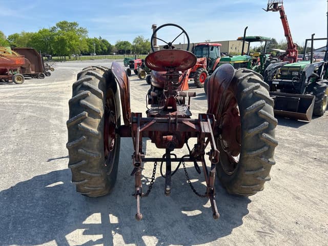 Image of Farmall H equipment image 3