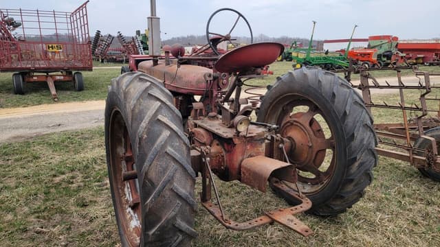 Image of International Harvester H equipment image 3