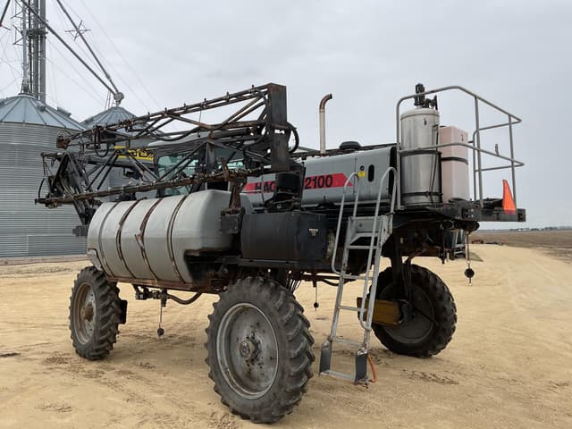 Image of Hagie 2100 equipment image 2