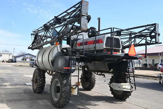 Image of Hagie 284 equipment image 4