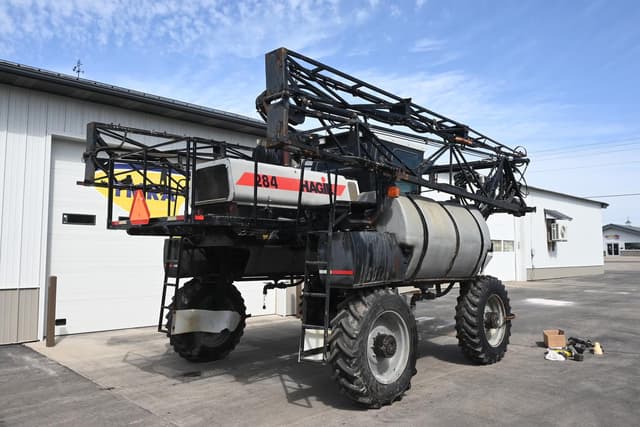 Image of Hagie 284 equipment image 2