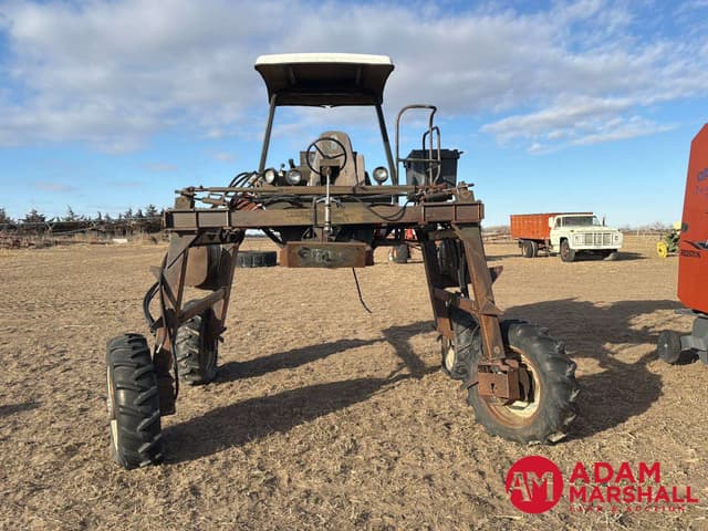 Image of Hagie 8200 equipment image 2