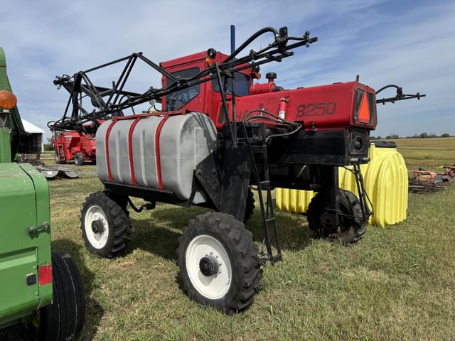 Image of Hagie 8250 equipment image 3