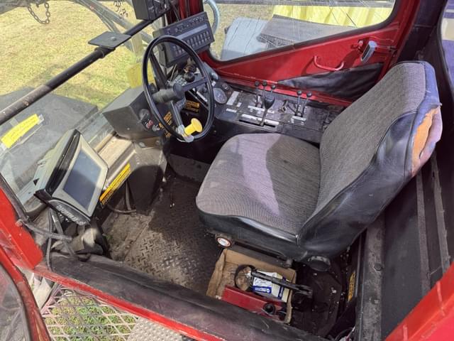 Image of Hagie 8250 equipment image 4