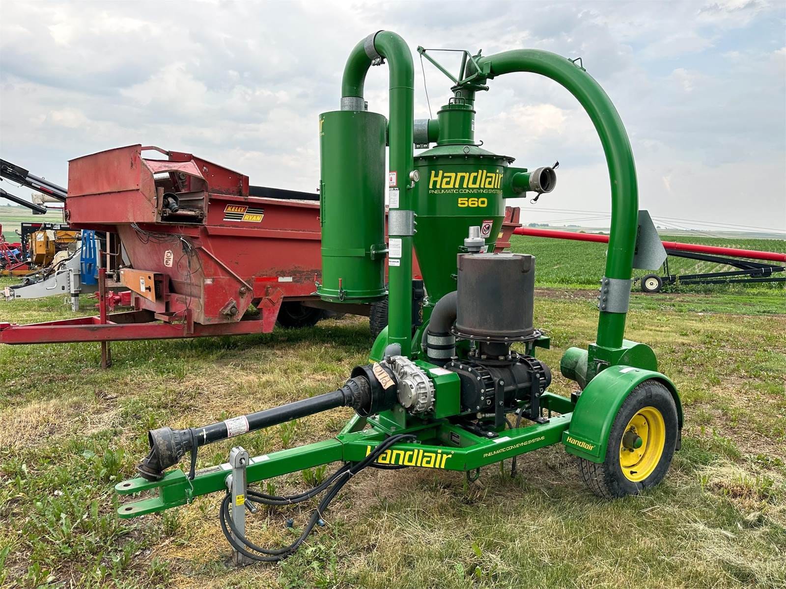 2012 Handlair 560 Equipment Image0