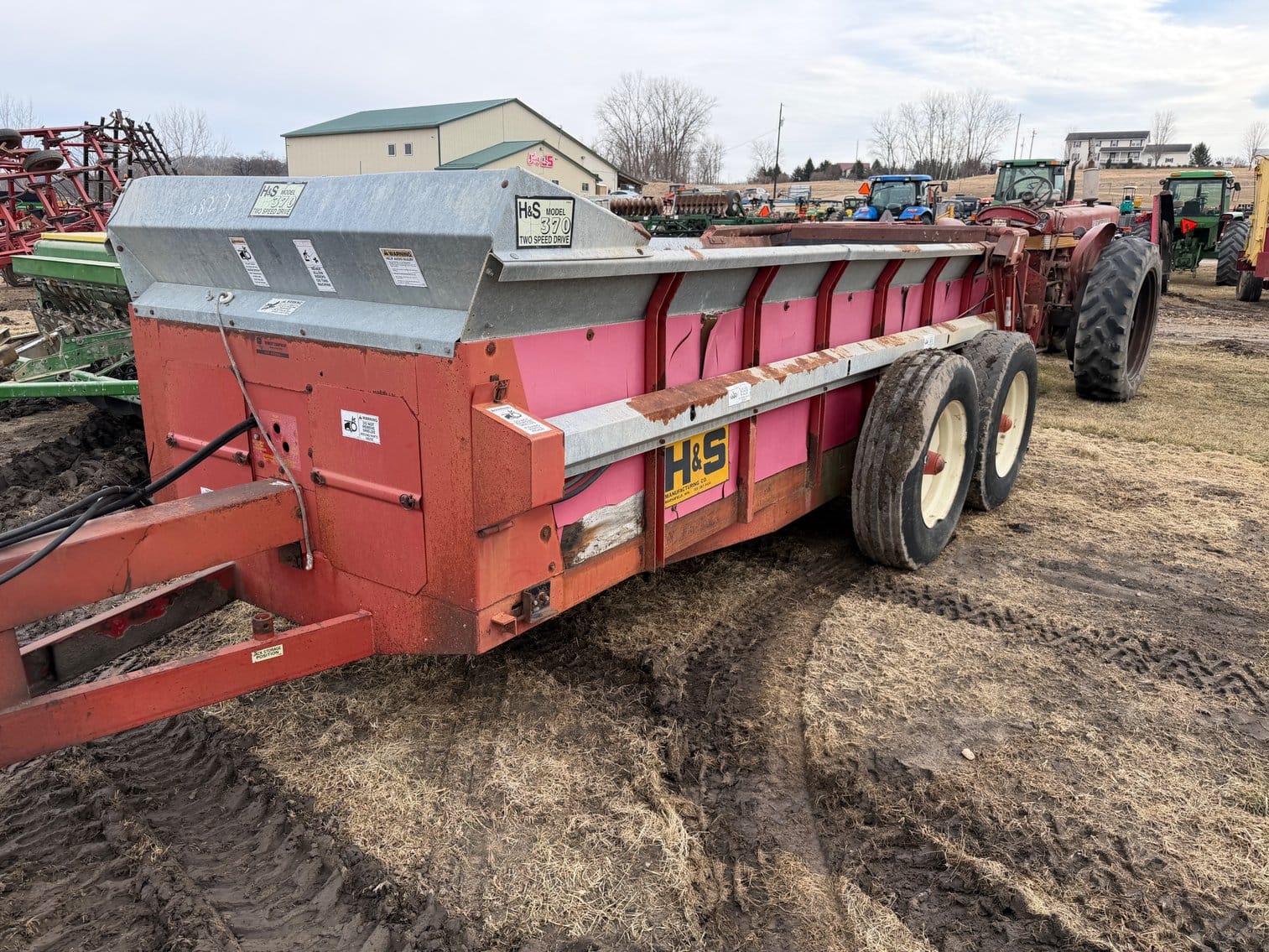 H&S 370 Equipment Image0