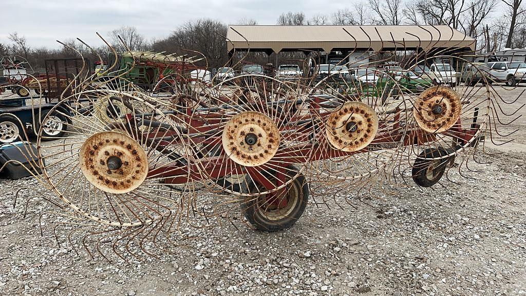 H&S Bi-Fold 8 Hay and Forage Hay - Rakes/Tedders for Sale | Tractor Zoom