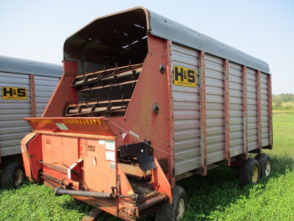 SOLD - H&S Chopper Box Harvesting | Tractor Zoom
