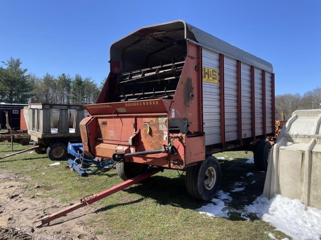SOLD - H&S Super 7+4 Chopper Box Harvesting | Tractor Zoom