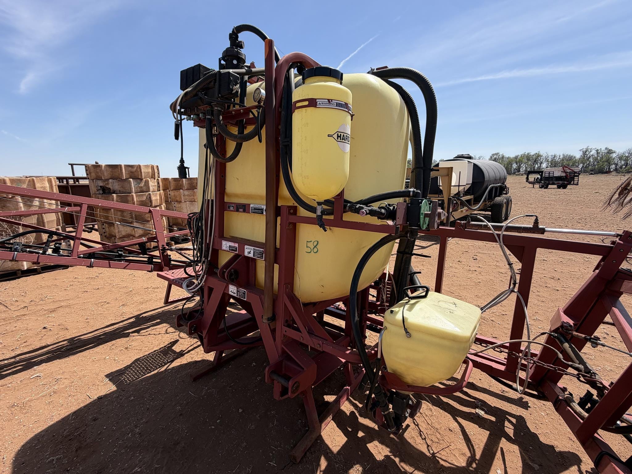 Hardi Mega 350 Equipment Image0