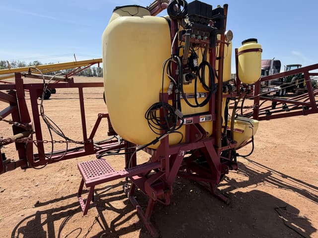 Image of Hardi Mega 350 equipment image 2