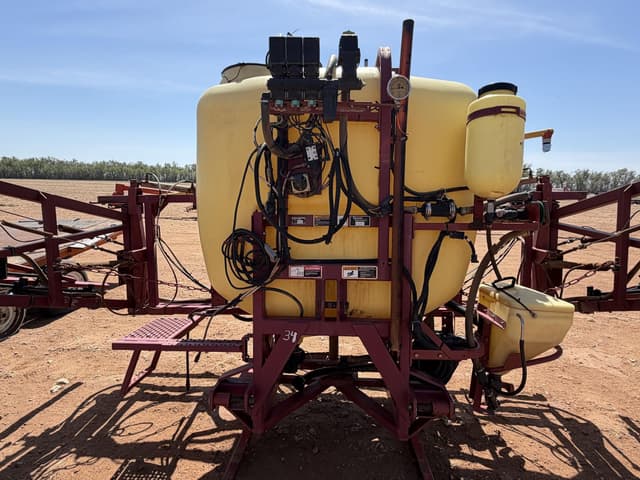 Image of Hardi Mega 350 equipment image 3