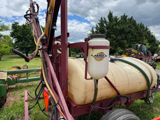 Image of Hardi TR300 equipment image 4