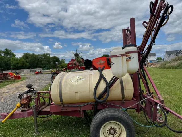 Image of Hardi TR300 equipment image 2