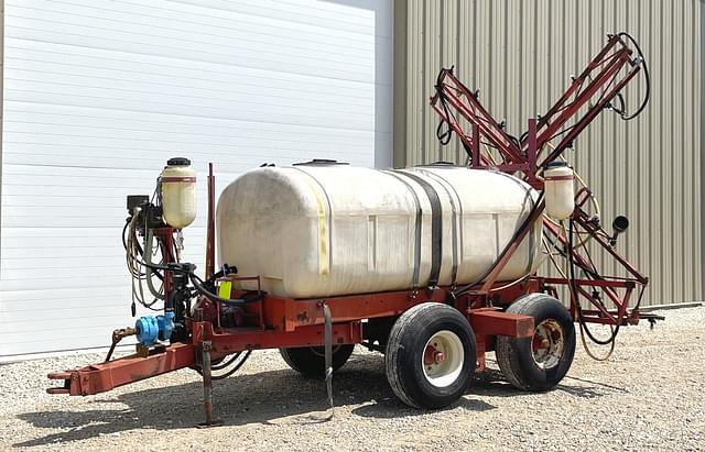 Image of Hardi TR800 equipment image 1