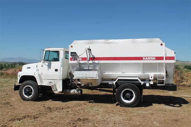 Image of Ford L8000 equipment image 1