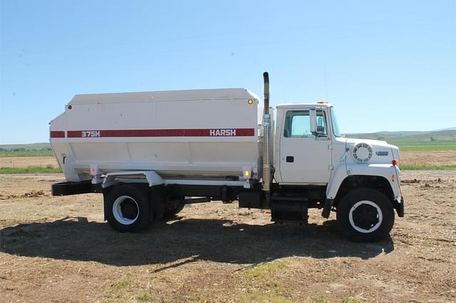 Image of Ford L8000 equipment image 4