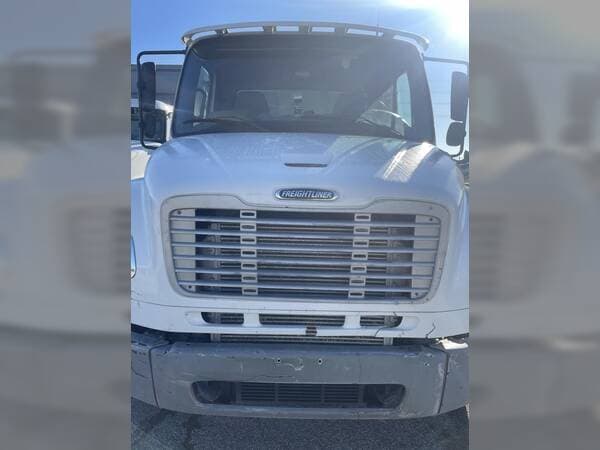 Image of Freightliner Undetermined equipment image 2