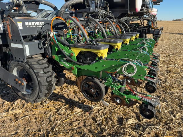 Image of Harvest International 16R30 equipment image 4