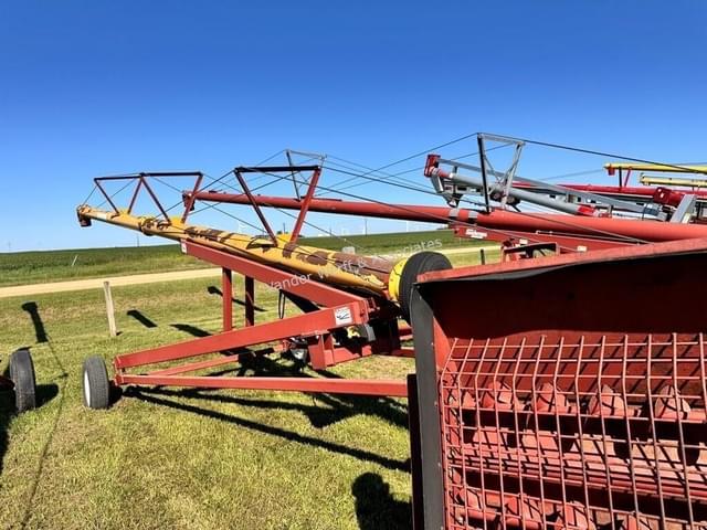 Image of Harvest International H1062 equipment image 4