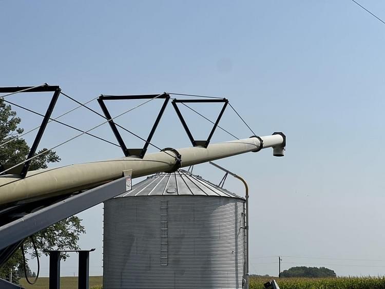Main image Harvest International H1072 22