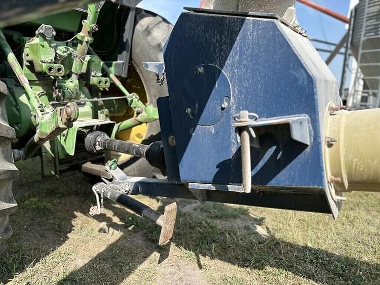 Main image Harvest International H1072 7