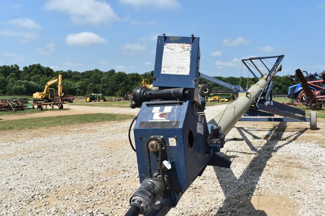 Image of Harvest International H1382 equipment image 4