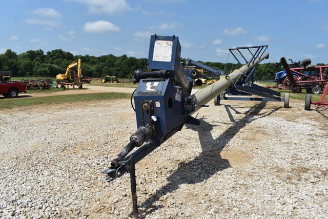 Image of Harvest International H1382 equipment image 2