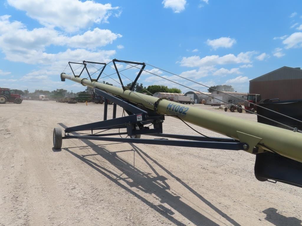 Harvest International H1062 Equipment Image0