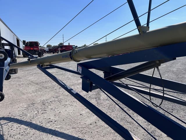 Image of Harvest International H1062 equipment image 4