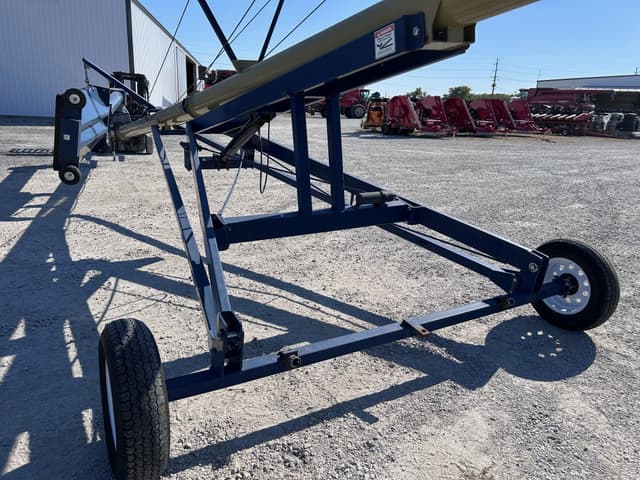 Image of Harvest International H1062 equipment image 3