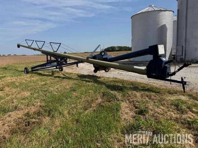 Image of Harvest International H1062 equipment image 1