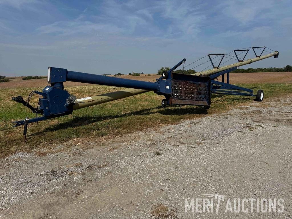 Main image Harvest International H1062