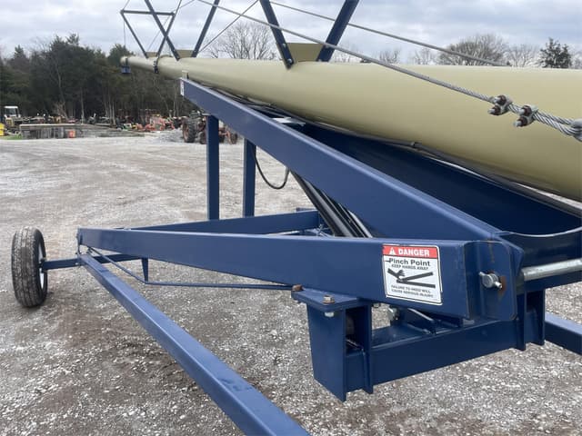 Image of Harvest International H1072 equipment image 4