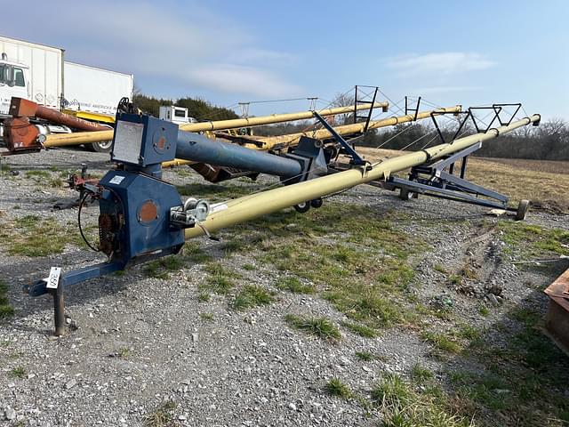 Image of International Harvester H1072 equipment image 1