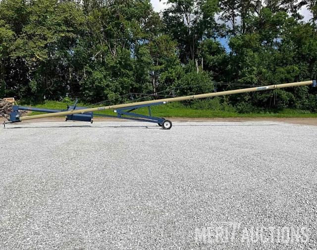 Image of Harvest International H1072 equipment image 1