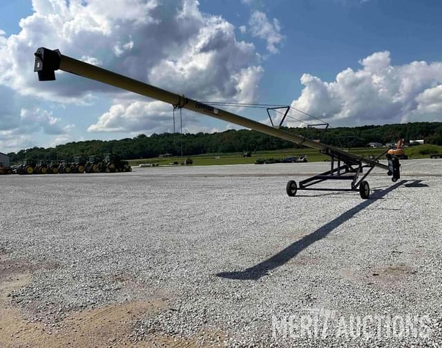 Image of Harvest International H1072 equipment image 4