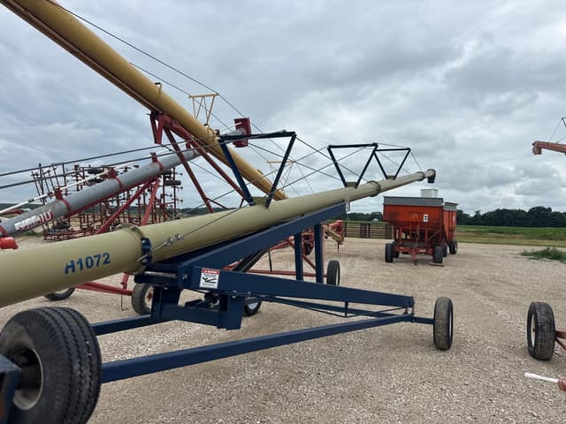 Image of Harvest International H1072 equipment image 3