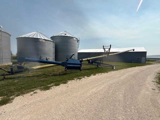 Image of Harvest International H1074XT equipment image 2