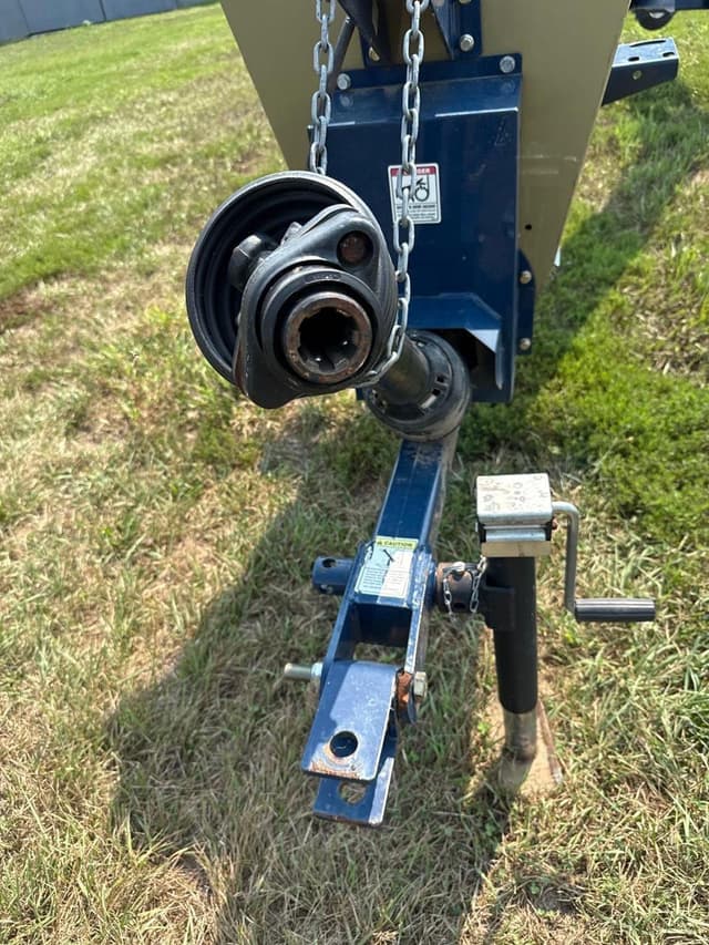 Image of Harvest International H1074XT equipment image 4