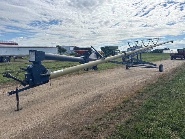 Image of Harvest International H1082 equipment image 1