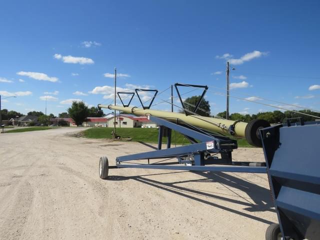 Image of Harvest International H1082 equipment image 1