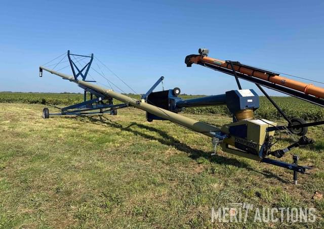 Image of Harvest International H1084XT equipment image 2