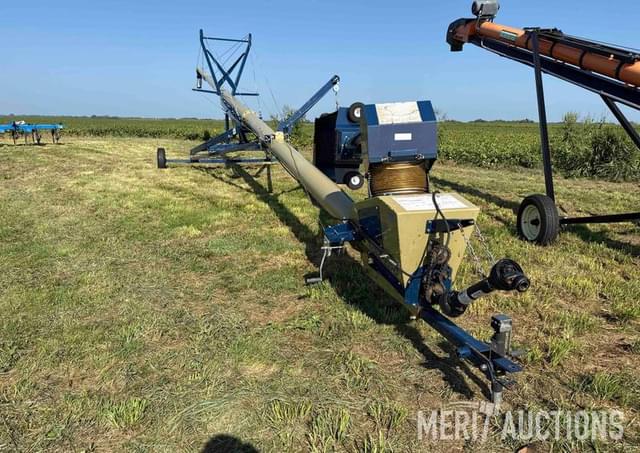 Image of Harvest International H1084XT equipment image 3