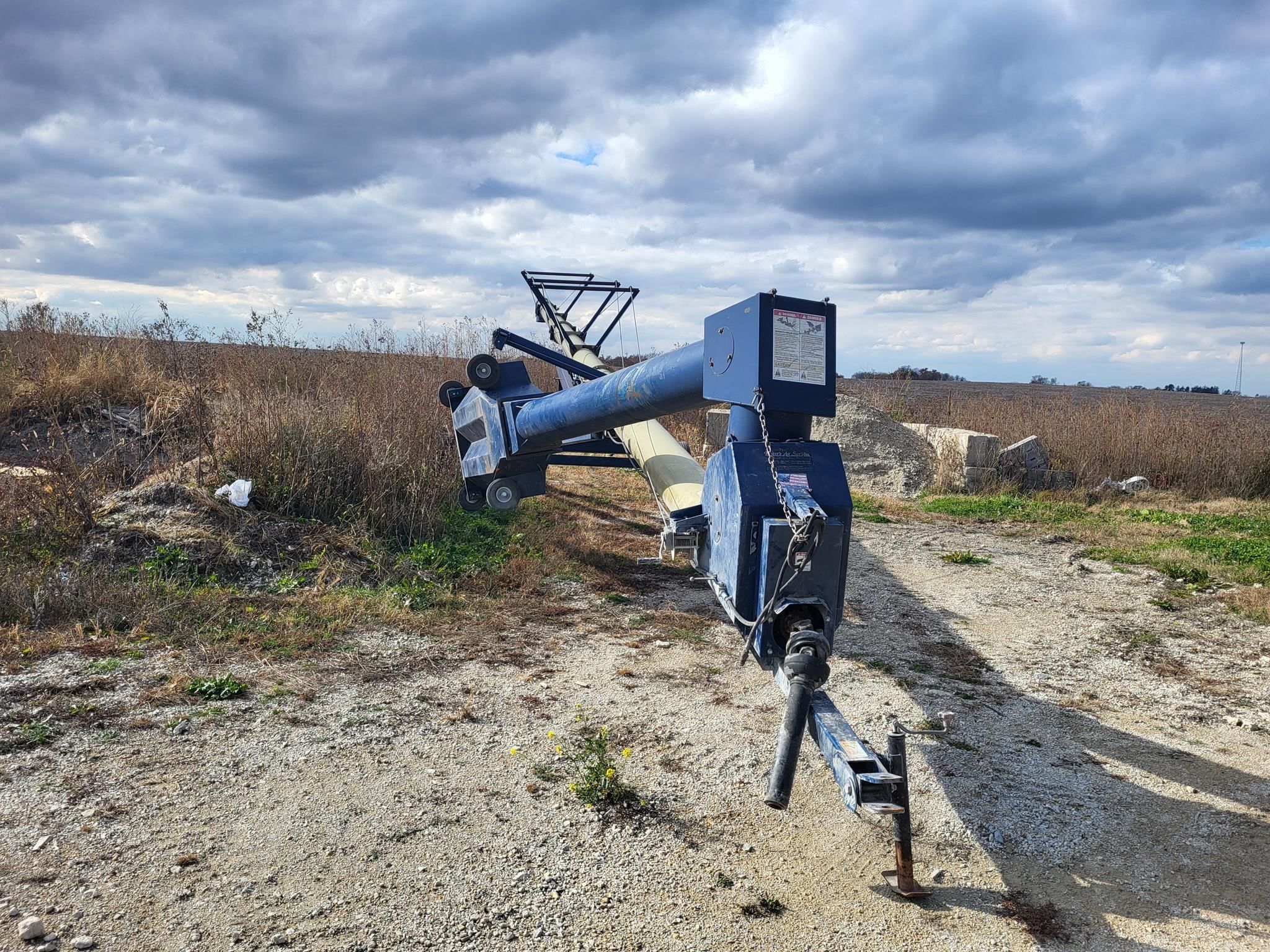 Harvest International H1372 Equipment Image0