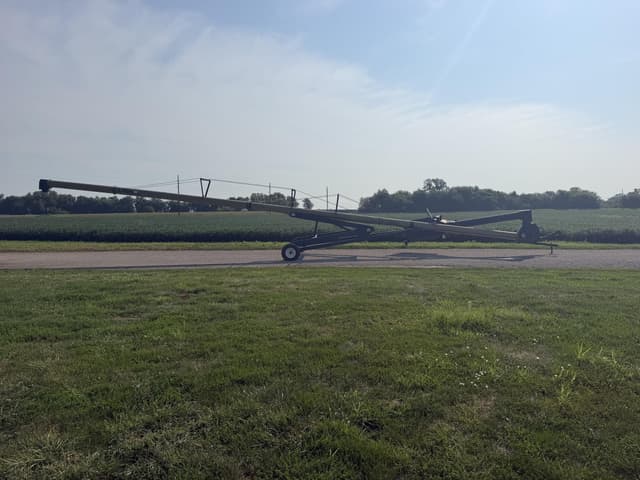 Image of Harvest International H1372 equipment image 1