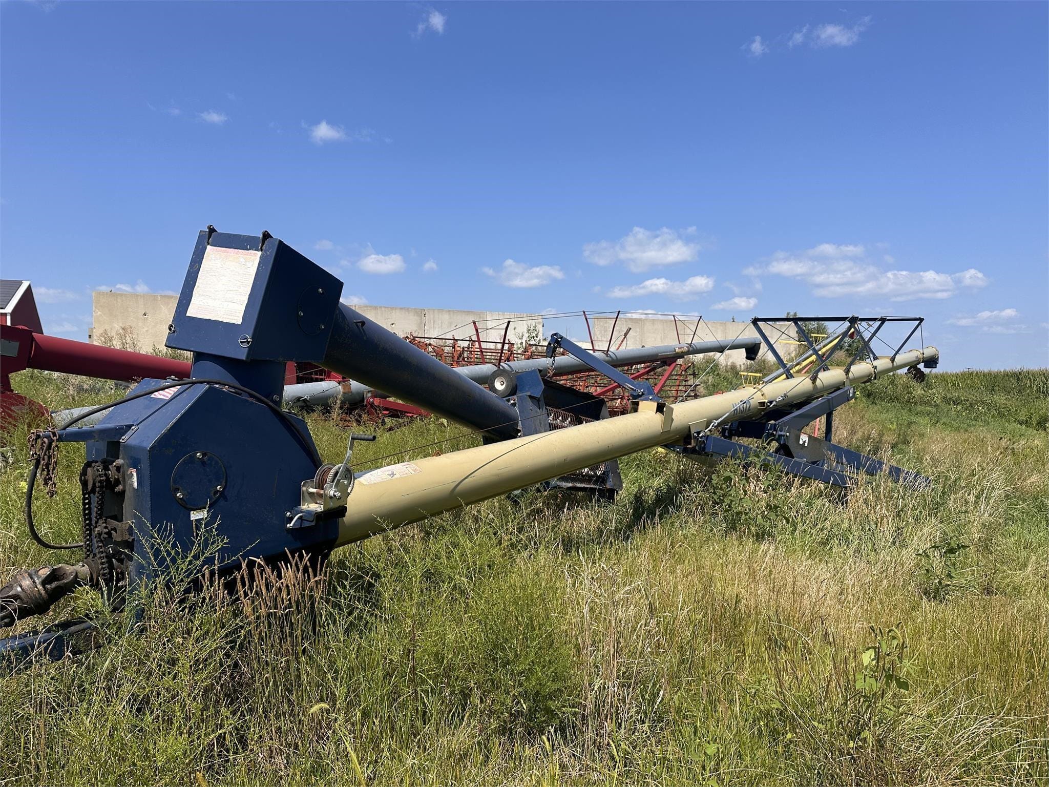 Harvest International H1372 Equipment Image0